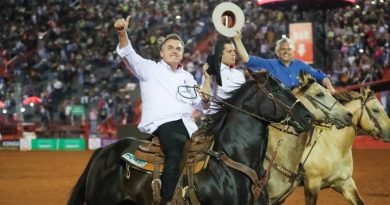 Bolsonaro assina decreto sobre bem-estar de animais usados em rodeios Bolsonaro assina decreto sobre bem-estar de animais usados em rodeios