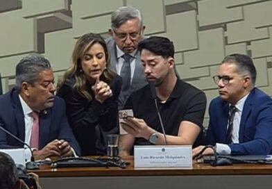 Influenciador Rico Melquiades joga “Tigrinho” durante CPI das Bets