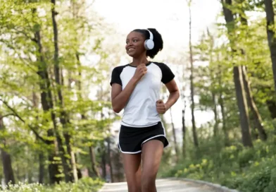Geração Z troca o rolar das telas pela corrida: o novo refúgio contra o cansaço da era digital