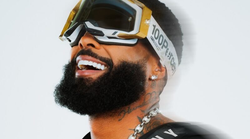 Blocos, trios e camarotes: Vinny Nogueira leva o pagode para diferentes palcos no Carnaval