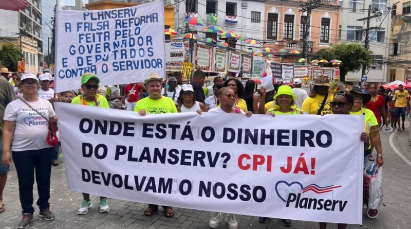 Mudança do Garcia mantém tradição de resistência e transforma folia em palco de luta social