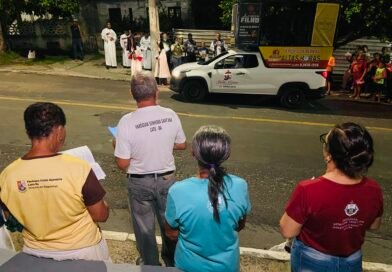 Fiéis participam de Via-Sacra em Catu e revivem tradição que antecede a Sexta-feira da Paixão