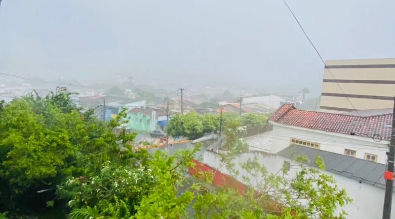 Chuvas intensas colocam Catu e cidades da Bahia em alerta para temporais e riscos de alagamentos