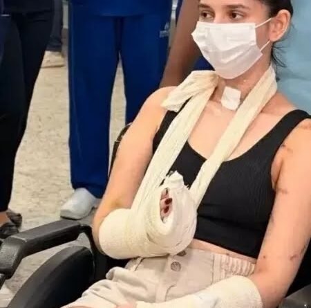 Jovem esfaqueada após negar pedido de namoro recebe alta depois de 28 dias internada no Rio