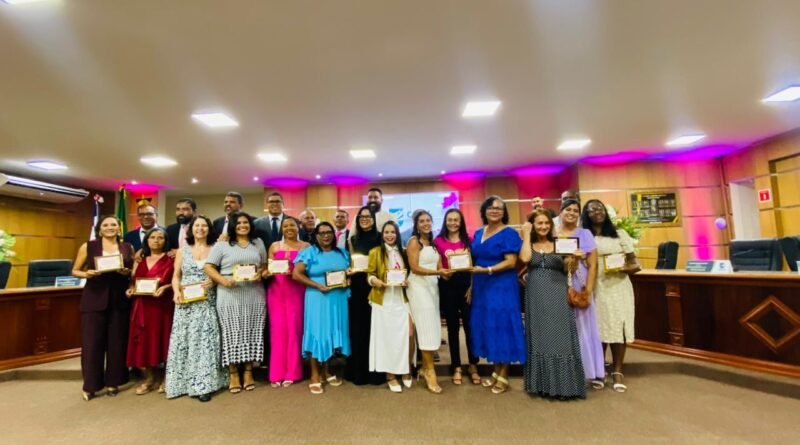 Noite de festa no Legislativo de Catu enfatiza o protagonismo da mulher em noite de homenagens