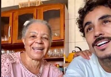 Fé, emoção e conexão familiar: vídeo de MC Livinho cantando hino da Harpa Cristã com a mãe viraliza nas redes