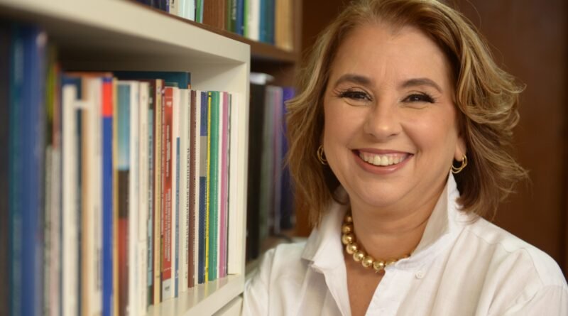 Advogada, referência em planejamento patrimonial e sucessório, palestra na IX Conferência Estadual da Advocacia Baiana, em Feira de Santana