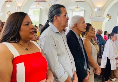 Radiovaldo Costa participa da missa festiva de Senhora Sant’Ana e reforça laços com a comunidade católica de Catu