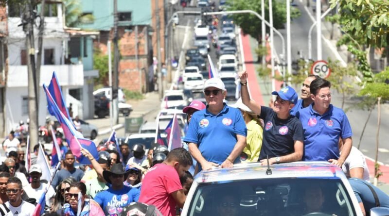 ACM Neto reúne apoiadores em Vitória da Conquista e no Subúrbio de Salvador durante agendas do fim de semana