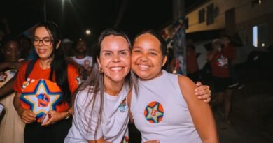 Clara Sena defende representação de Catu no Congresso durante caminhada de apoio a Lula e Jerônimo