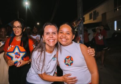 Clara Sena defende representação de Catu no Congresso durante caminhada de apoio a Lula e Jerônimo