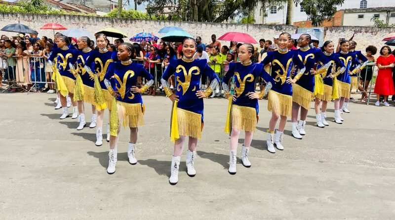 Catu realiza Desfile Cívico de 7 de Setembro com escolas, fanfarras e instituições