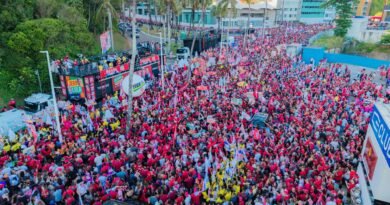 Lula participa de grande ato em Salvador na reta final da campanha, com presença de partidários de Catu