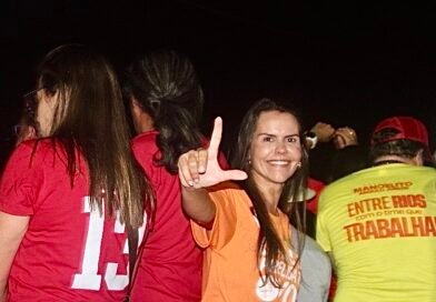 Clara Sena participa de caminhada de Jerônimo Rodrigues em Catu na reta final da campanha