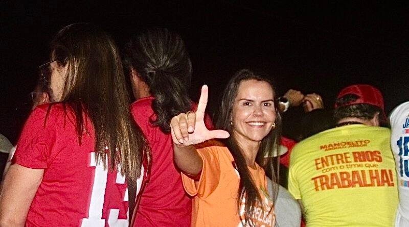 Clara Sena participa de caminhada de Jerônimo Rodrigues em Catu na reta final da campanha