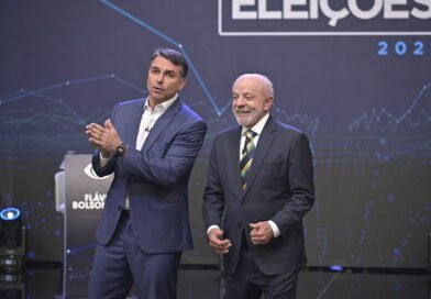 Lula diz a Flávio Bolsonaro que aceita votos de 100% dos presos: “Até do seu pai”