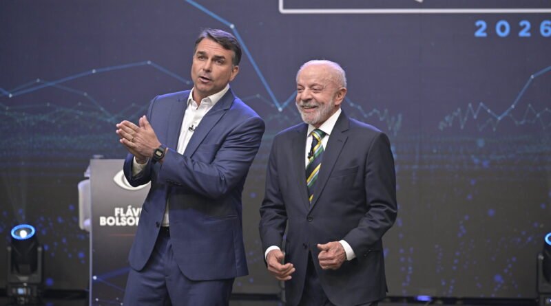Lula diz a Flávio Bolsonaro que aceita votos de 100% dos presos: “Até do seu pai”