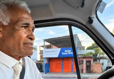 Pastor Sargento Isidório chama atenção no apoio a Lula e dirige van para ajudar eleitores a votar