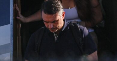 Após derrota eleitoral, Flávio Bolsonaro chega aos EUA após deixar o Brasil e descumprir ordem do STF